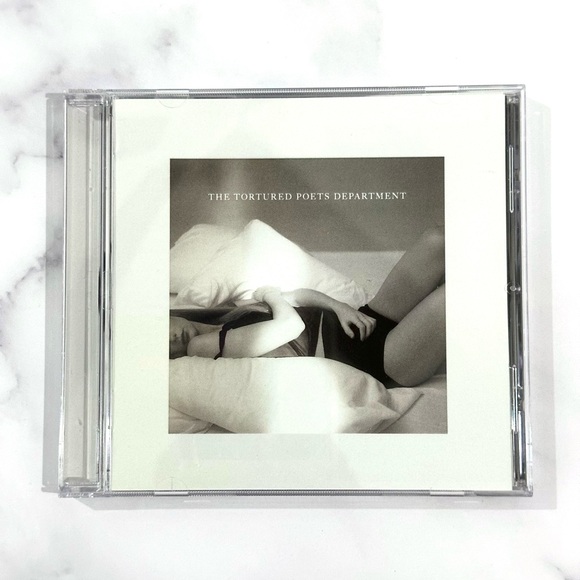 SIGNED TTPD CD Taylor Swift Tortured Poets Department - Picture 2 of 5